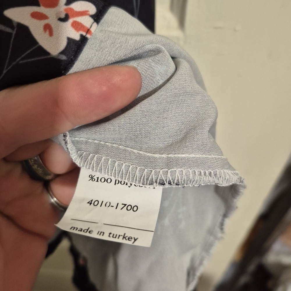 NWT Mevo Concept Floral Button Front Blouse | Size 42 | Made in Turkey - Picture 4 of 7